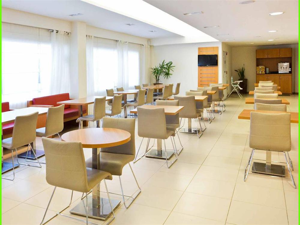 ホテル Ibis ペトロリーナ レストラン 写真